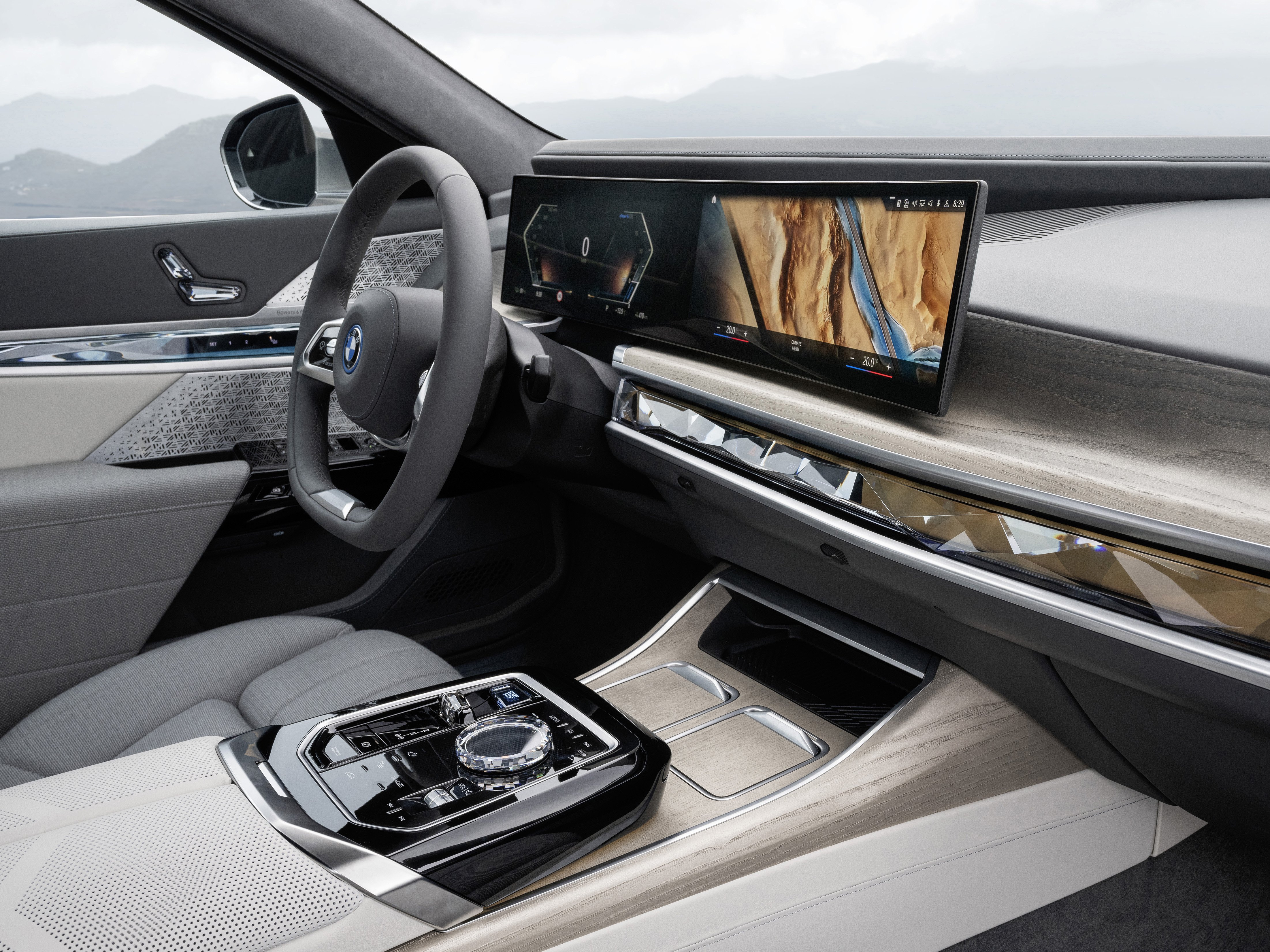 bmw-Nouvelle-i7gallery_1.png
