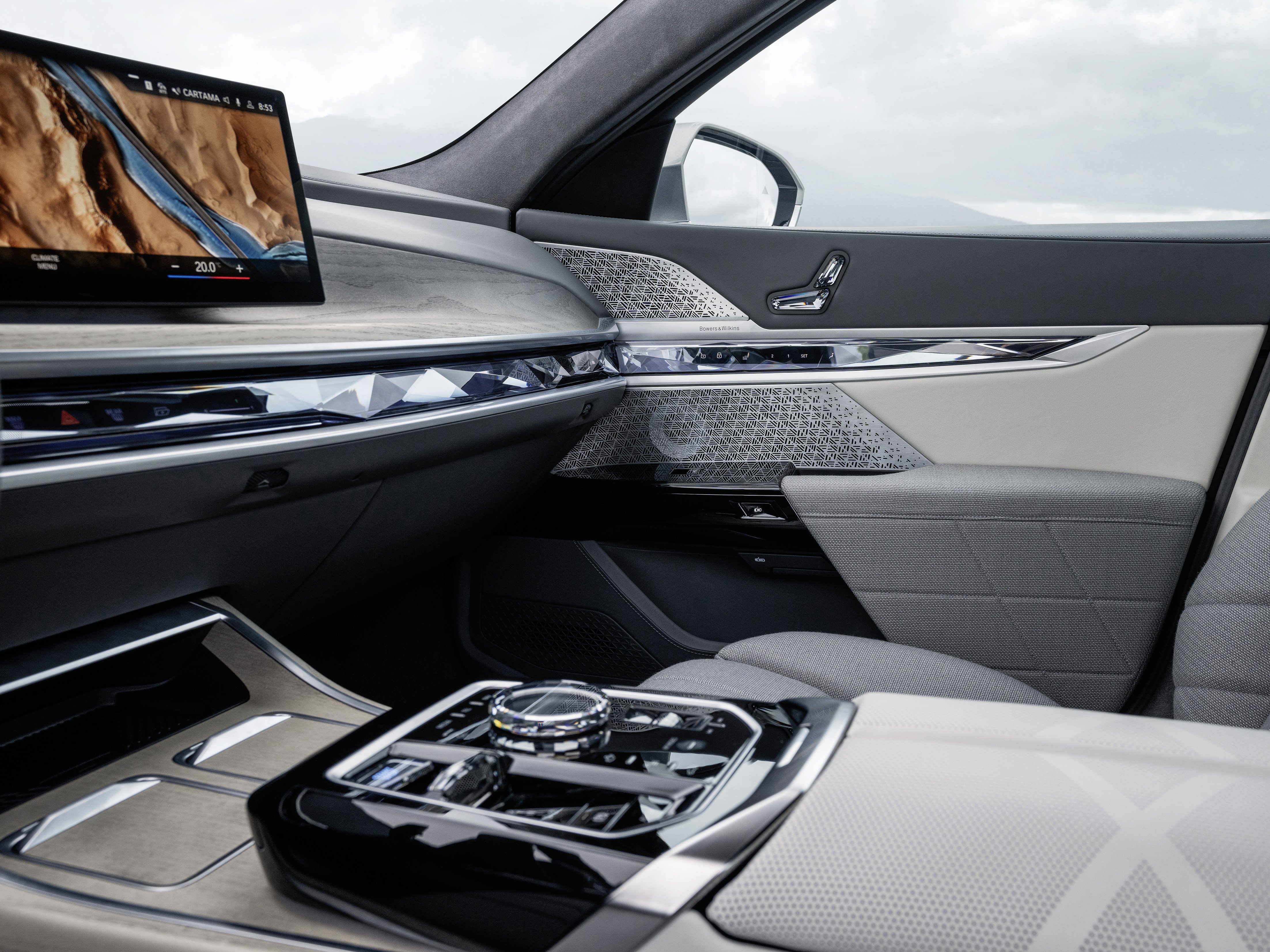 bmw-Nouvelle-i7gallery_2.png