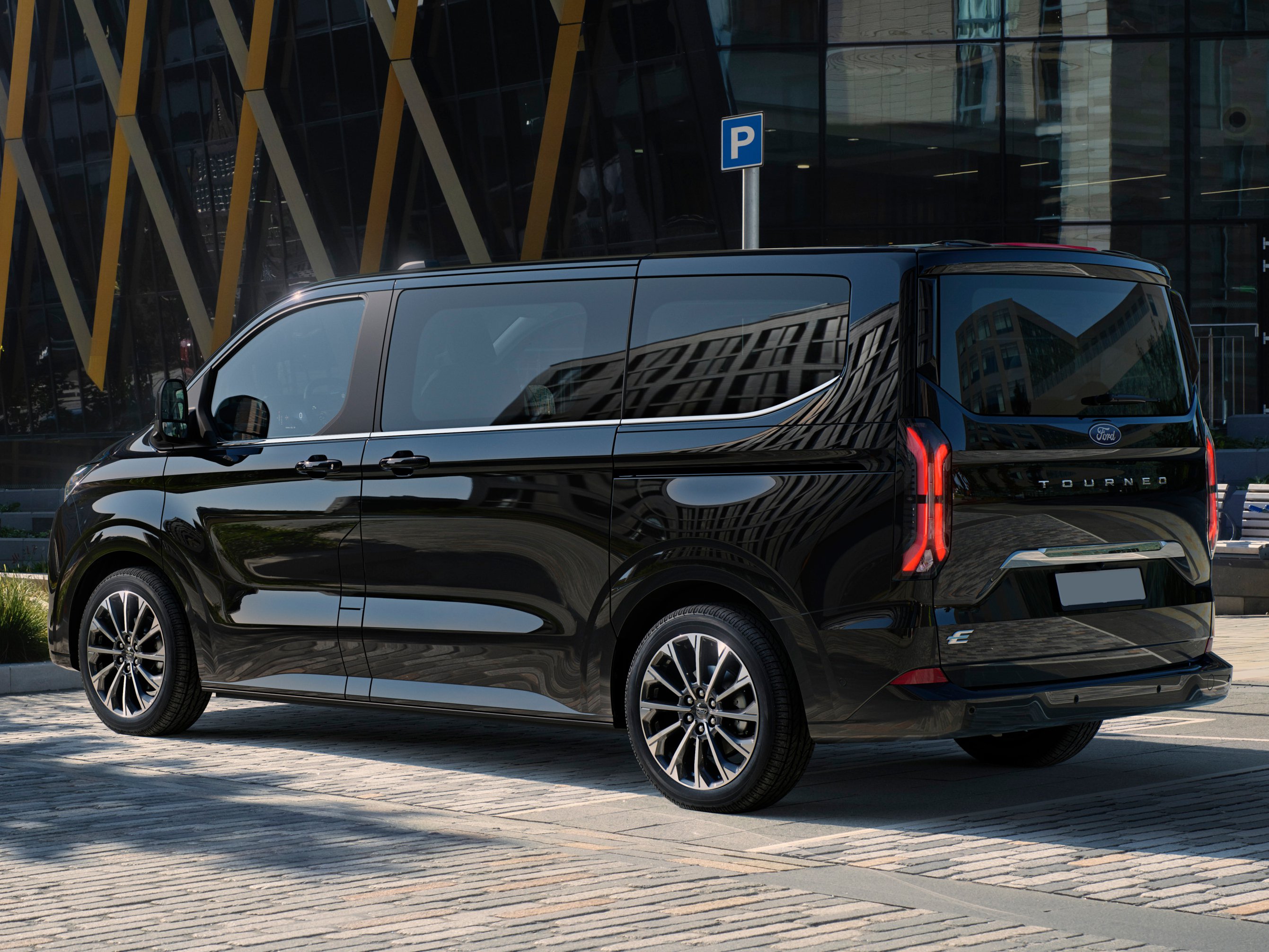 ford-Nouvelle-E-Tourneo-Customgallery_4.png