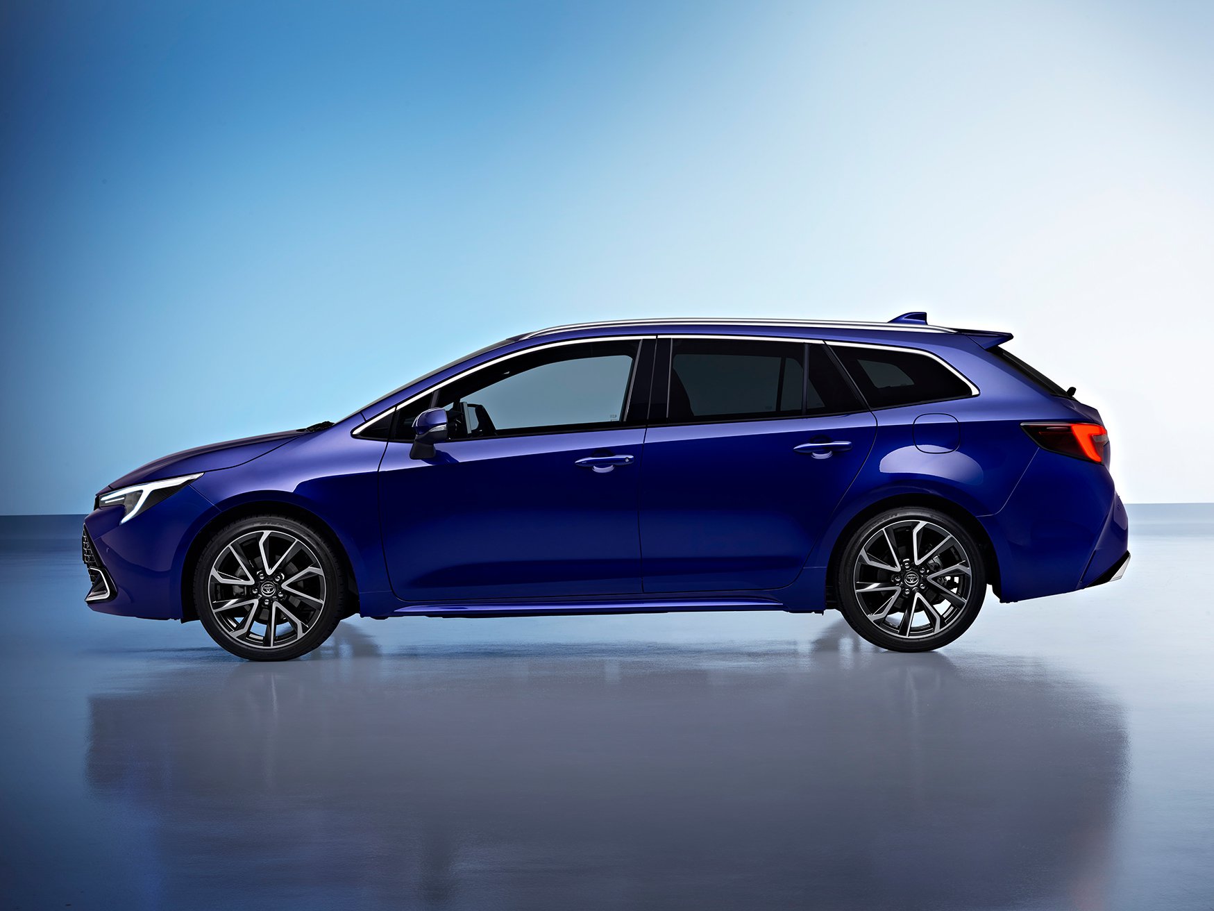 toyota-Nouvelle-Corolla-Touring-Sports-Hybridegallery_3.png