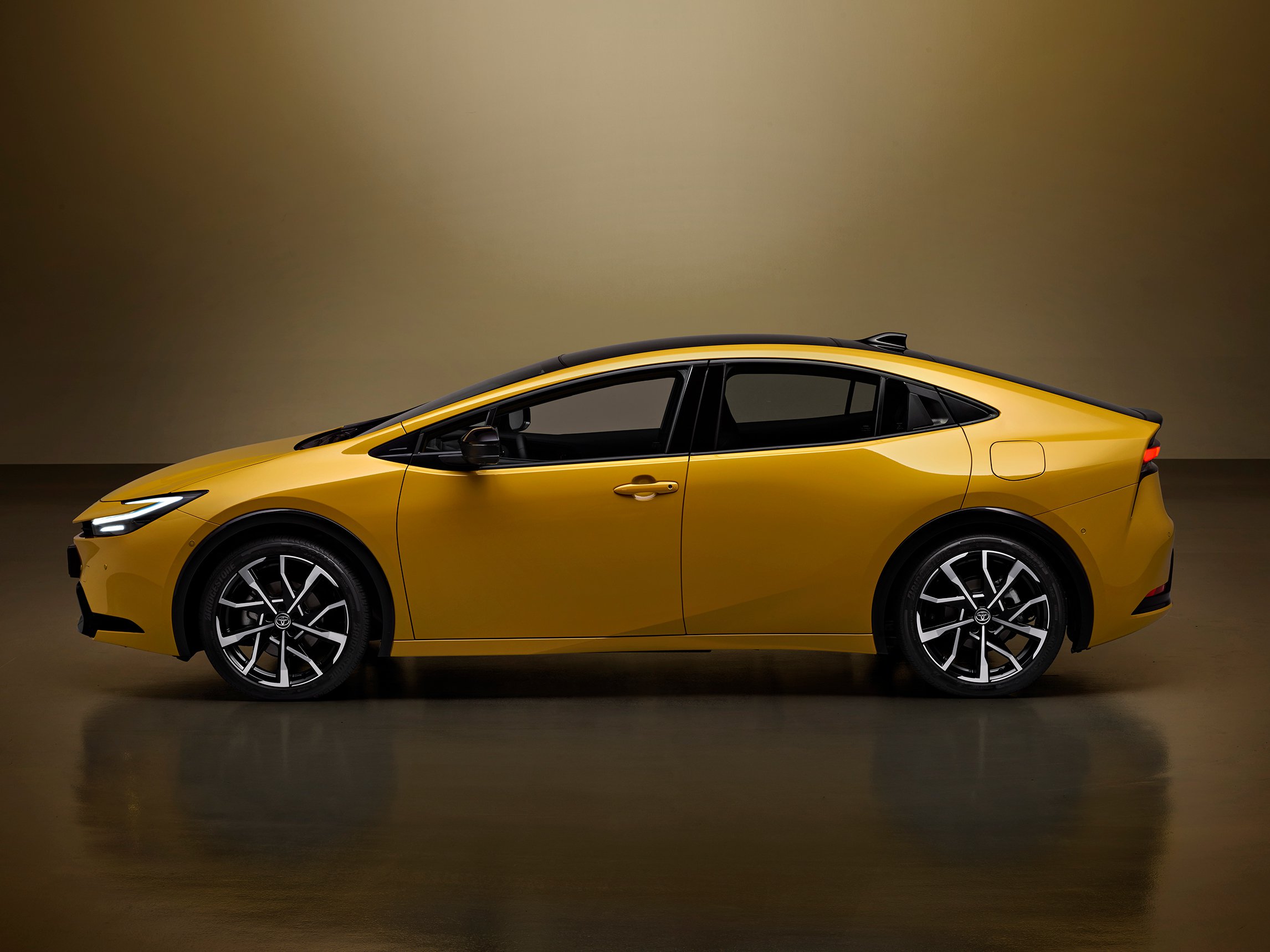 toyota-Nouvelle-Prius-Hybride-Rechargeablegallery_3.png