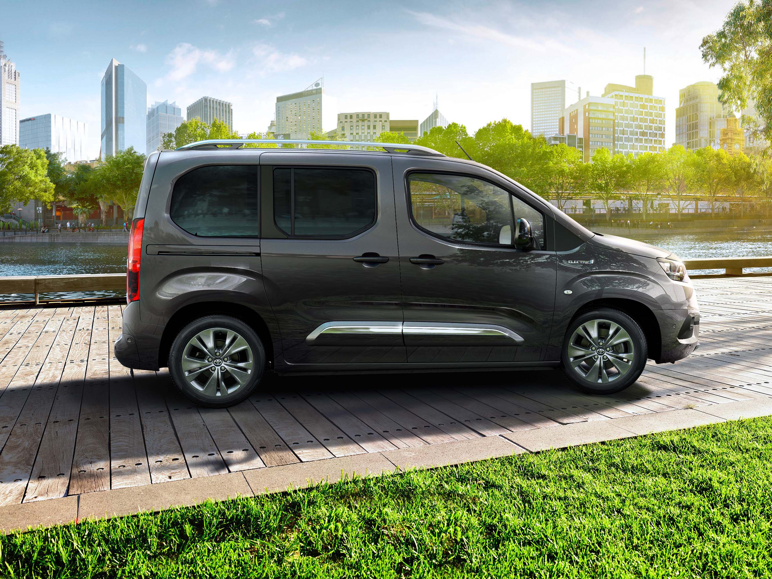 toyota-Nouvelle-Proace-City-Verso-Electricgallery_3.png