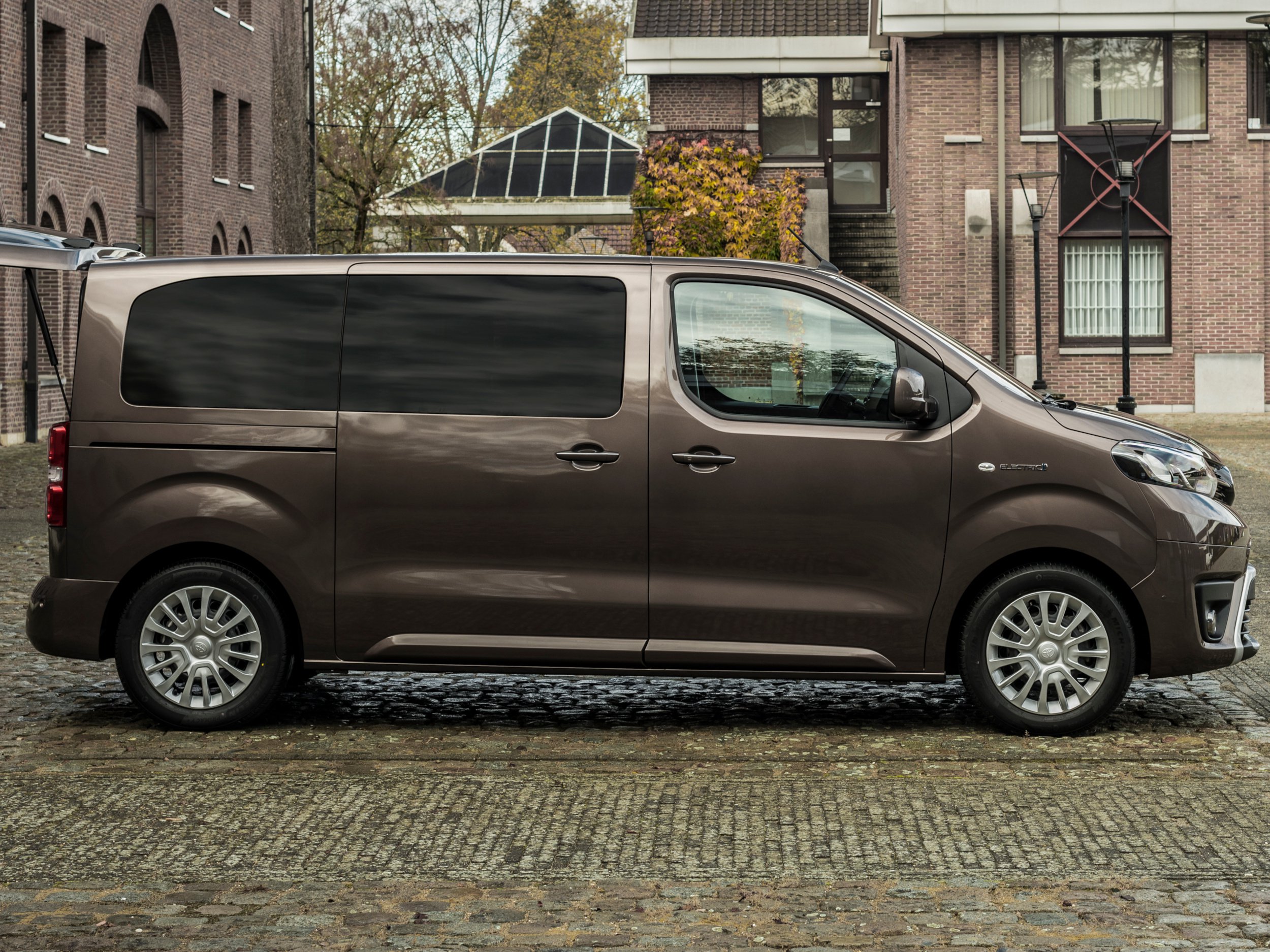 toyota-Proace-Verso-Electricgallery_3.png