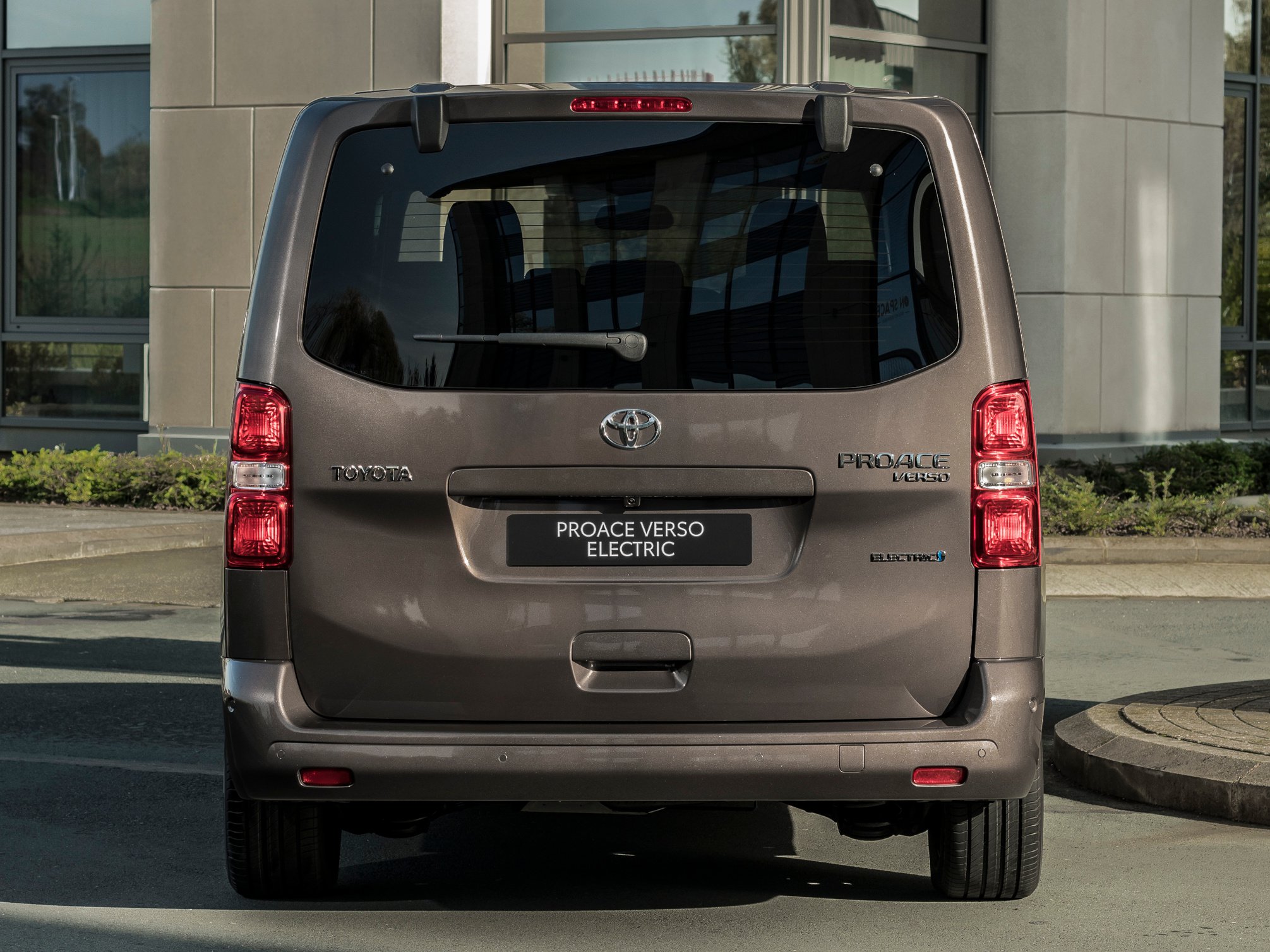 toyota-Proace-Verso-Electricgallery_4.png